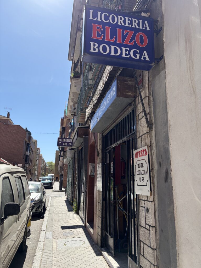 Fachada exterior local Bodegas Elizo