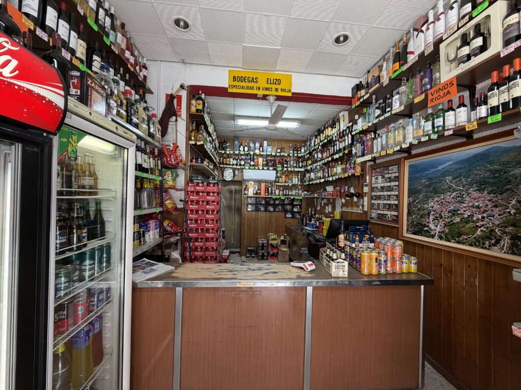 Mostrador nterior local Bodegas Elizo